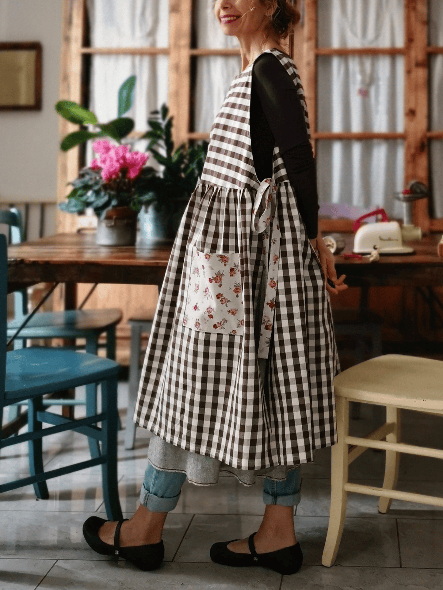 Vintage Brown & White Plaid Long Apron & Dress (2-in-1) with Floral Pockets